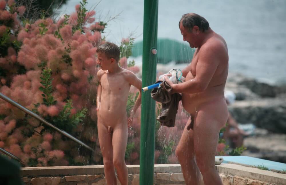 [PNuDL] Naturist Shower Profiles pics