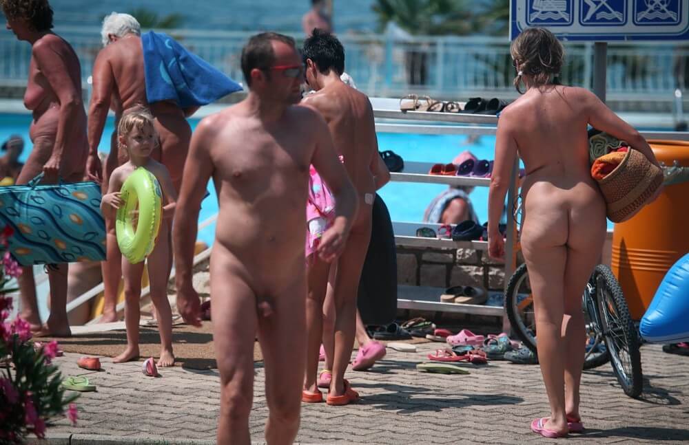 [PNuDL] Daytime Nudists Chill Out photos