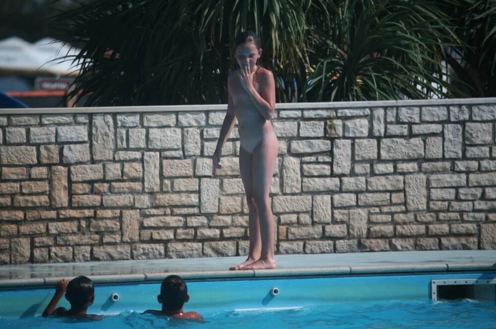 [PNuDL] Naturist Pool-Side Singles photos