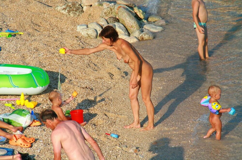 [PNuDL] Ula Naturists Beach photo gallery