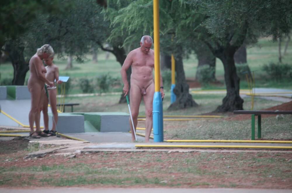 [PNuDL] Mini-Golf Nude Participants pics