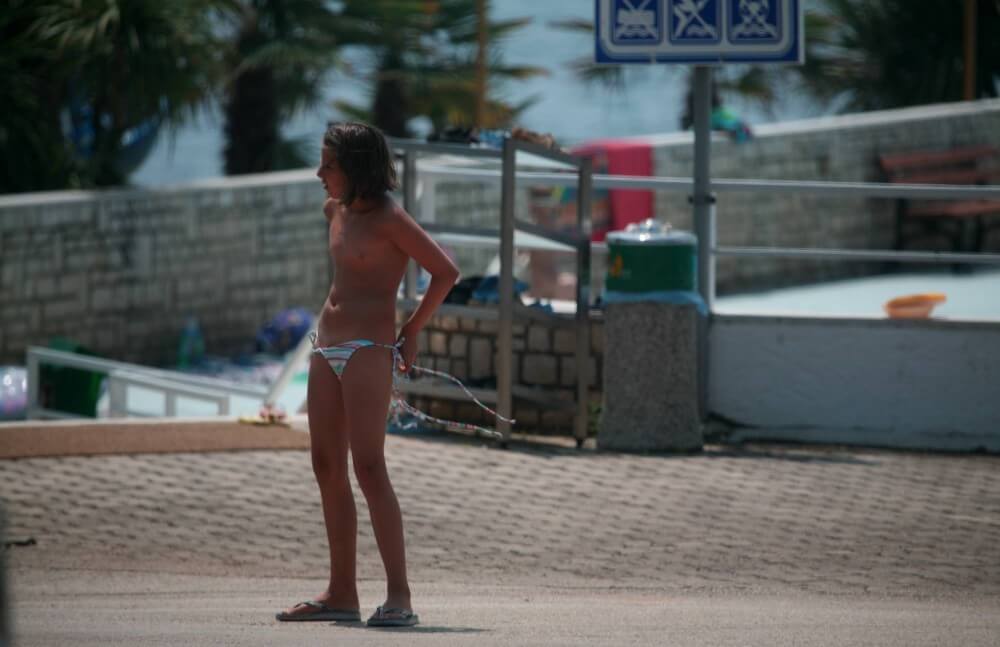 [PNuDL] Naturist Pool Walkaround pics
