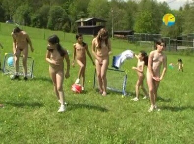 [PNuDL] Naturist Freedom: Slide in the Summer