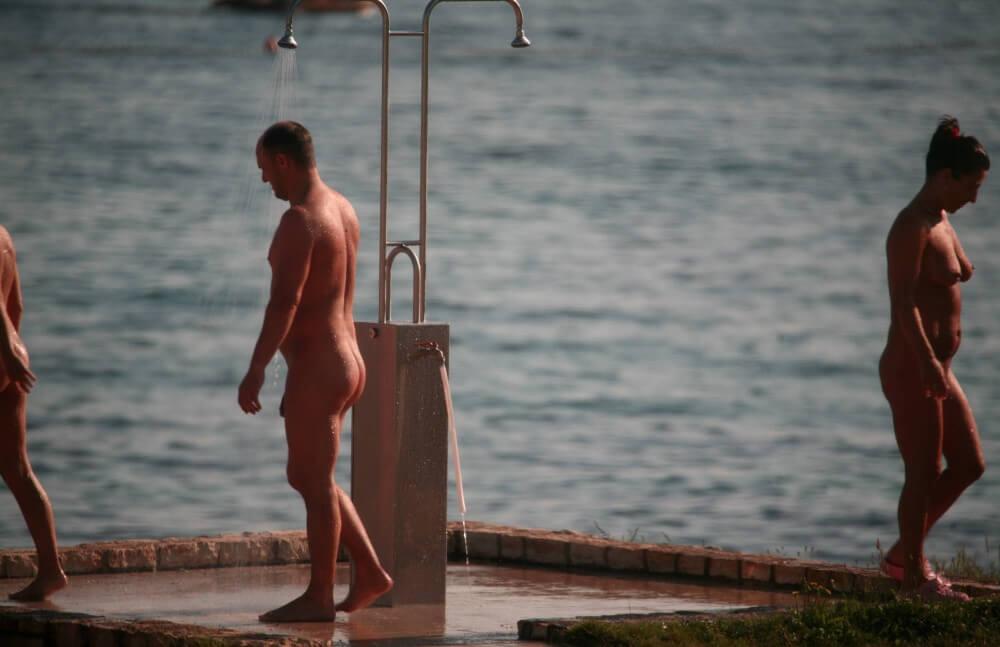 [PNuDL] Naturist Shower at Dusk pics