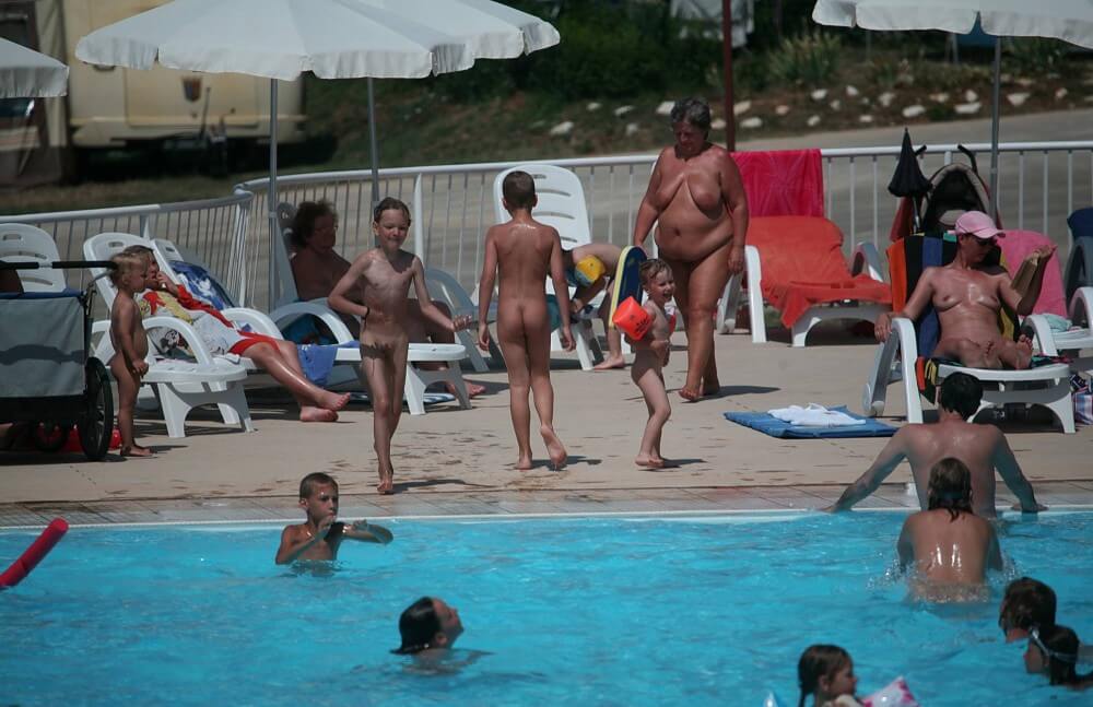 [PNuDL] Naturist Afternoon Pool Games pics