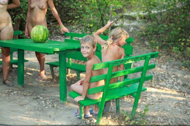 [PNuDL] Naturists green picnic photos