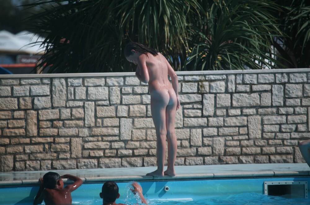 [PNuDL] Naturist Pool-Side Singles pics