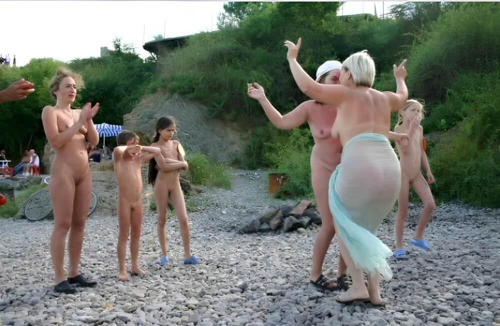 [PNuDL] Dances on a beach pics