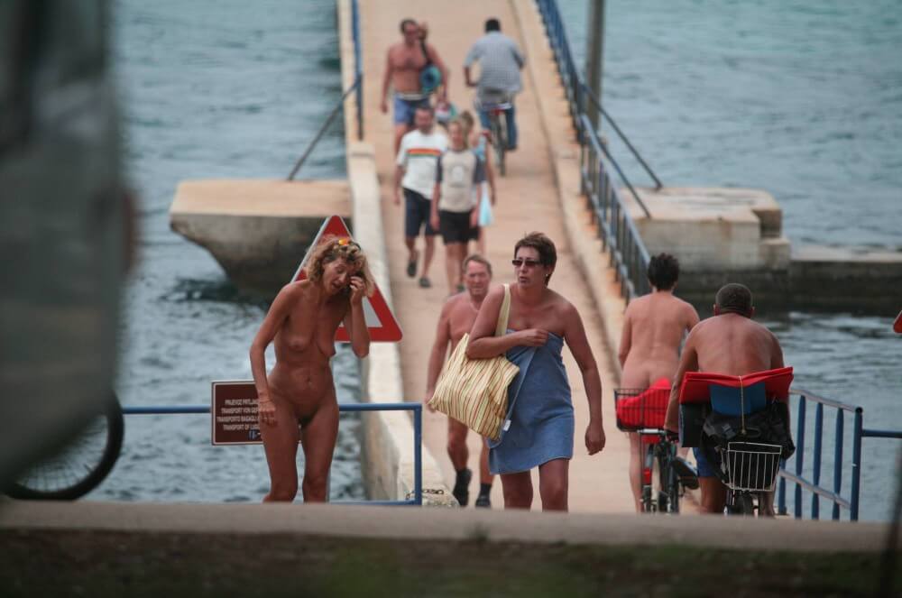 [PNuDL] Crete FKK Bridge Crossing photos