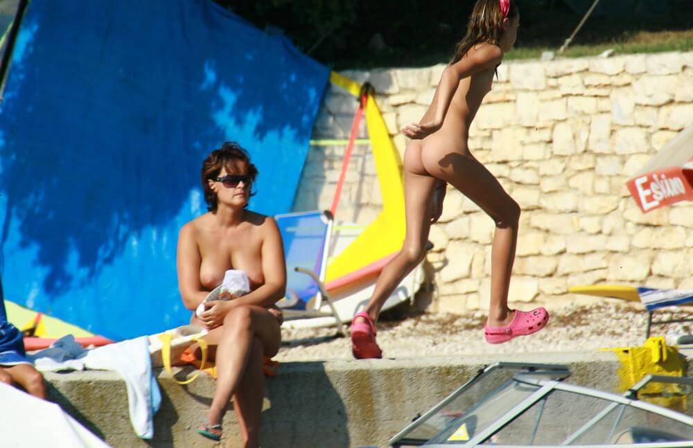 [PNuDL] Bright Day Sun Tanning pics