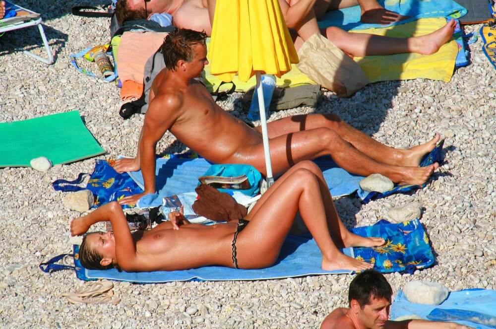 [PNuDL] Ula FKK Bikini Couples Day pics