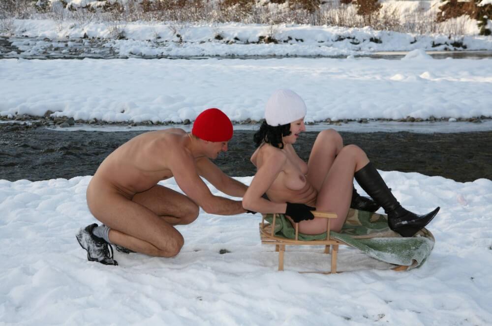 [PNuDL] Naturist Girl Snow Day Couples Sled pics