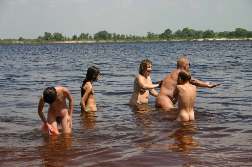 [PNuDL] Kiev Water-Front Bathing pics