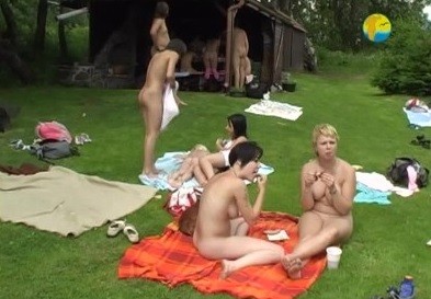 [PNuDL] Naturist Freedom: Cottage Picnic
