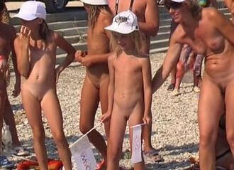 [PNuDL] Naturist Royal Family Show video