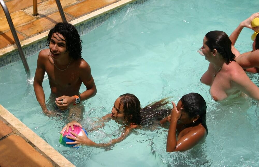 [PNuDL] Brazilian Near Pool Profile pics
